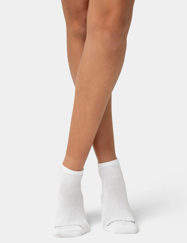 Soft & Breathable Women's Uncushioned No Show Socks 3 Pair Pack