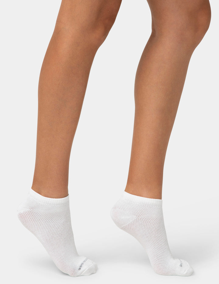 Soft & Breathable Women's Uncushioned No Show Socks 3 Pair Pack